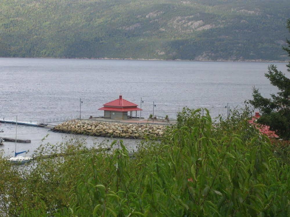Chalets Condos Sur Le Fjord LʼAnse-Saint-Jean Buitenkant foto