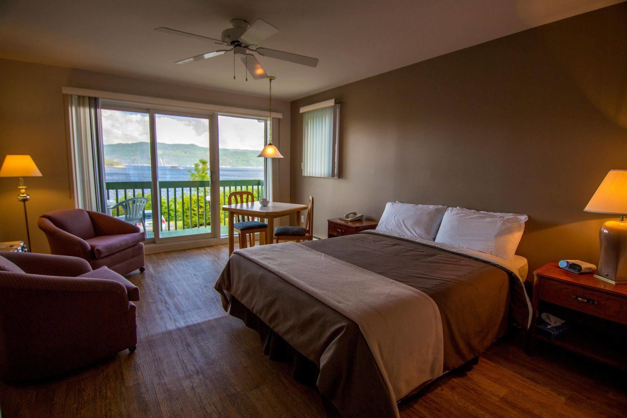 Chalets Condos Sur Le Fjord LʼAnse-Saint-Jean Buitenkant foto