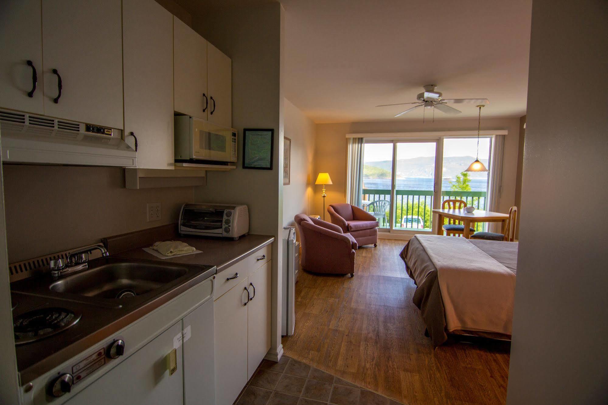 Chalets Condos Sur Le Fjord LʼAnse-Saint-Jean Buitenkant foto