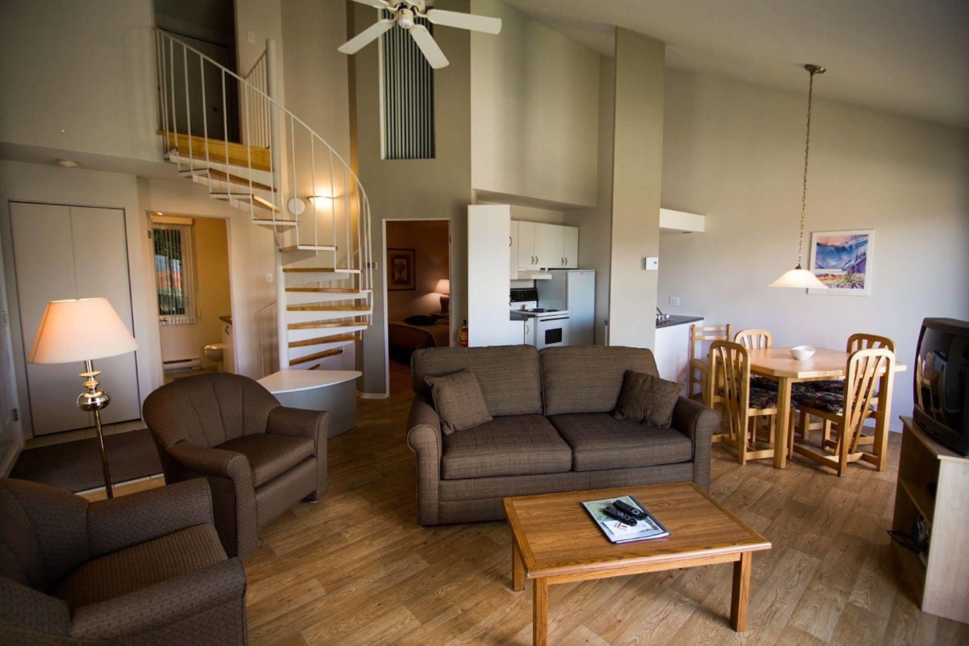 Chalets Condos Sur Le Fjord LʼAnse-Saint-Jean Buitenkant foto